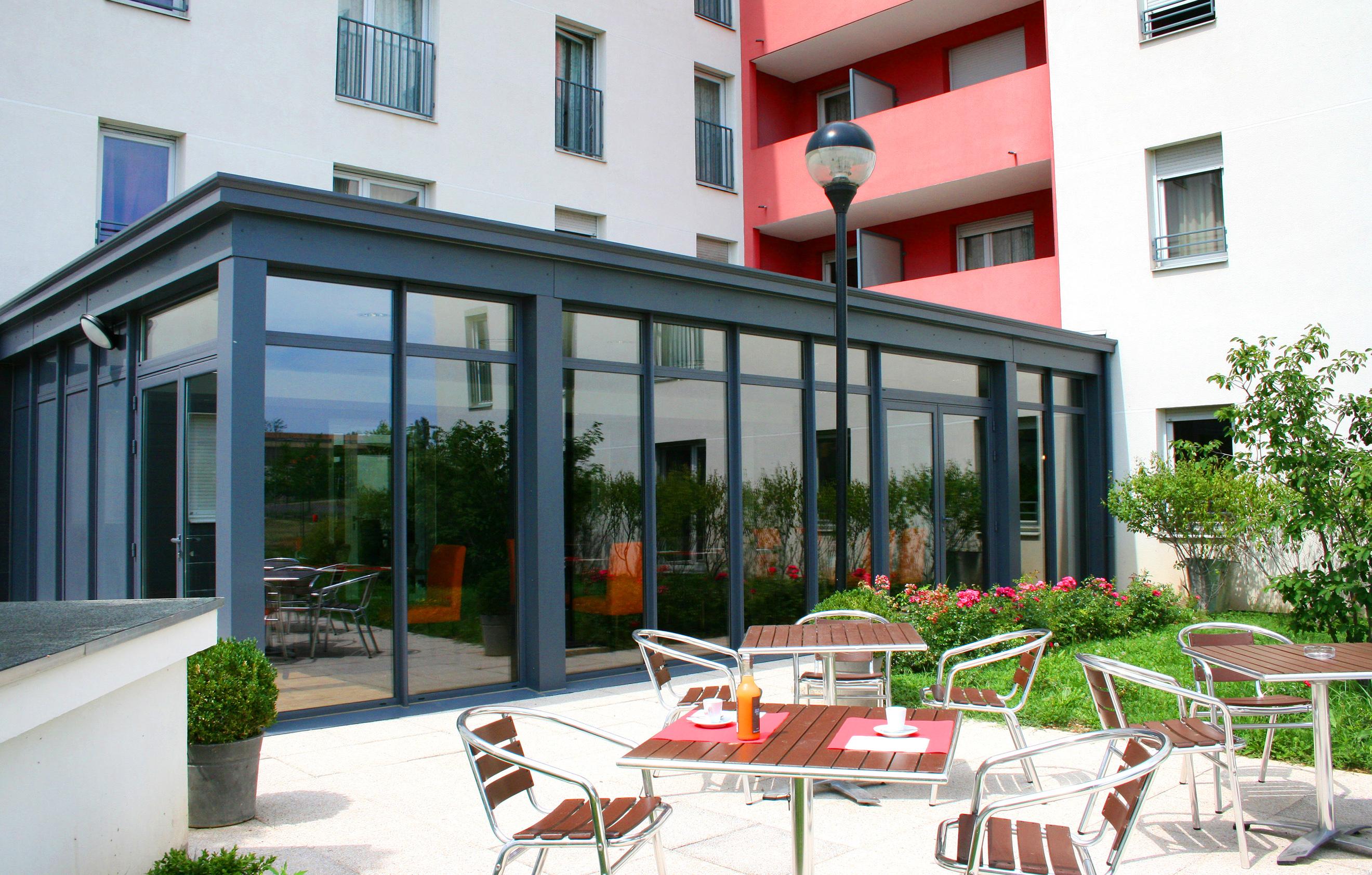 Appart'Hotel Odalys City - Bioparc Lyon Est Bagian luar foto