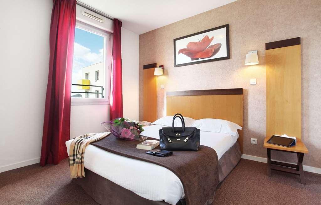 Appart'Hotel Odalys City - Bioparc Lyon Est Ruang foto