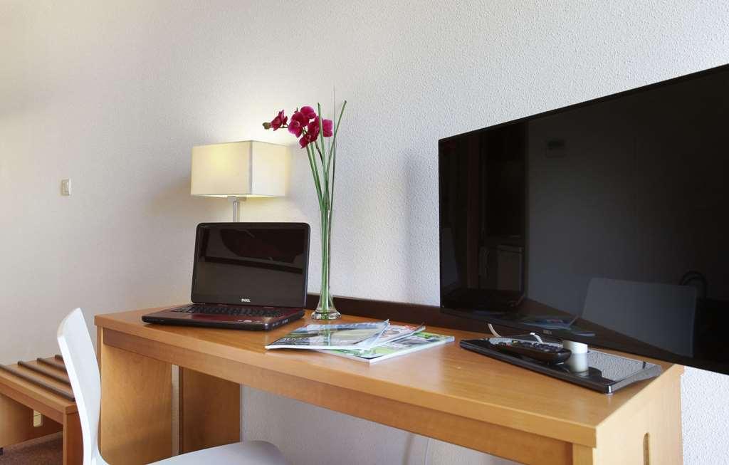 Appart'Hotel Odalys City - Bioparc Lyon Est Ruang foto