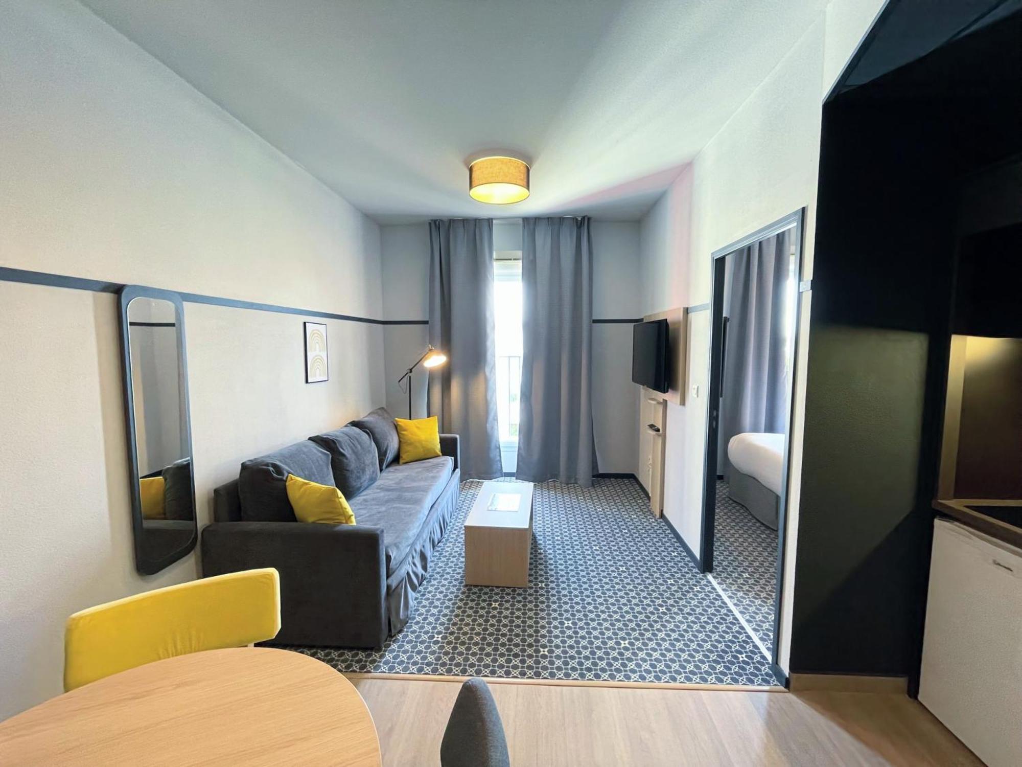 Appart'Hotel Odalys City - Bioparc Lyon Est Bagian luar foto