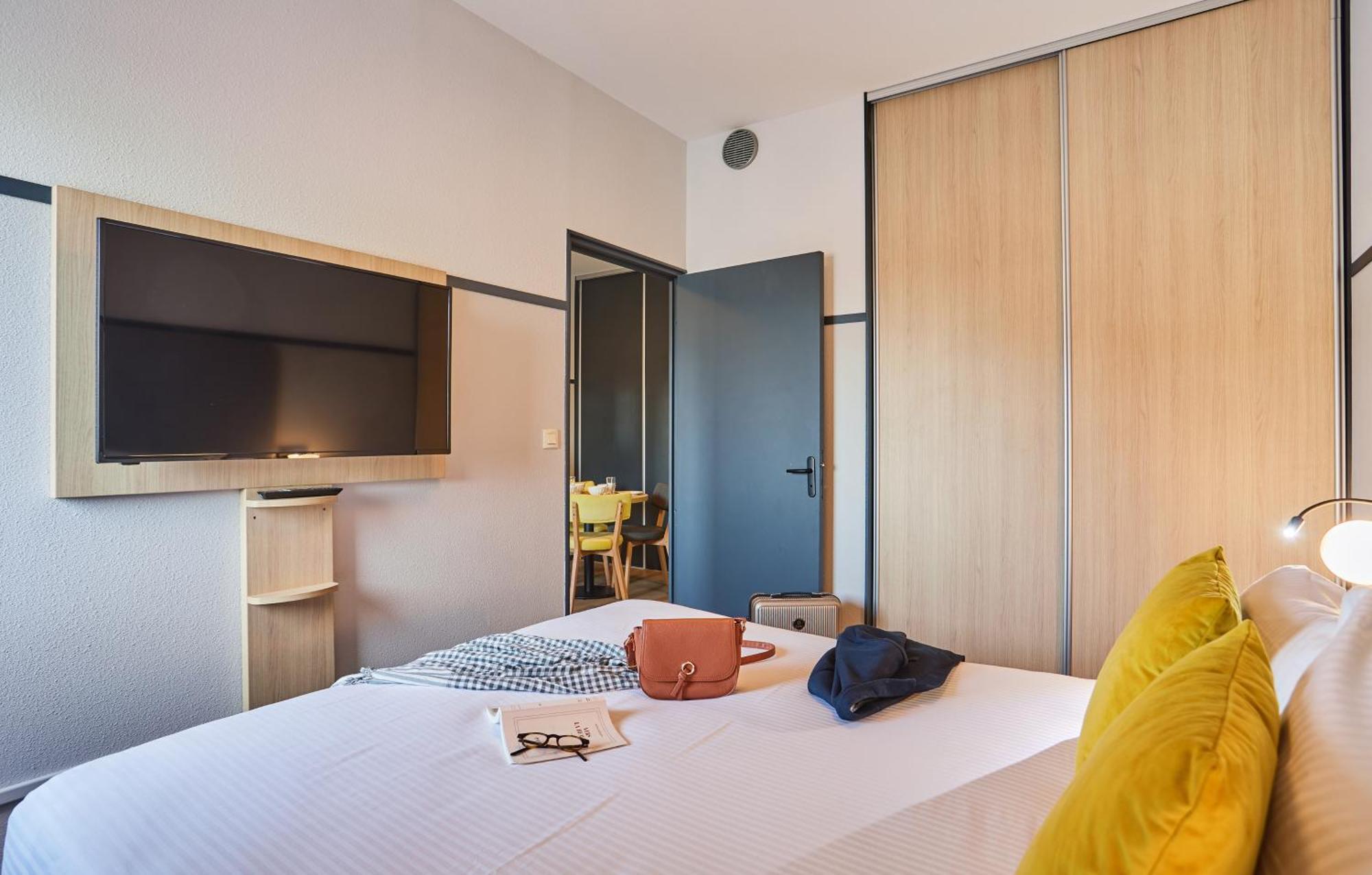 Appart'Hotel Odalys City - Bioparc Lyon Est Bagian luar foto