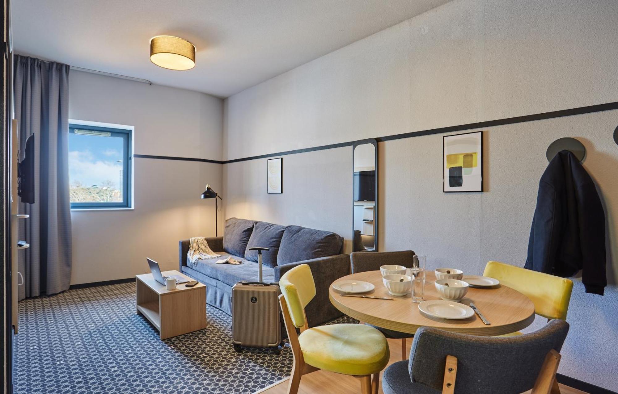 Appart'Hotel Odalys City - Bioparc Lyon Est Bagian luar foto