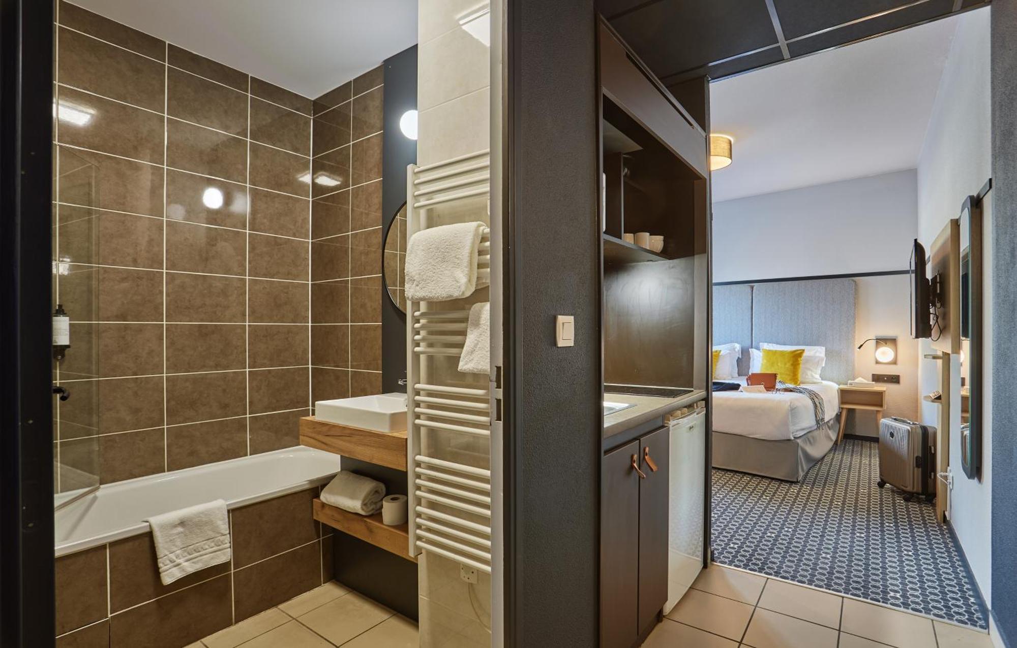 Appart'Hotel Odalys City - Bioparc Lyon Est Bagian luar foto