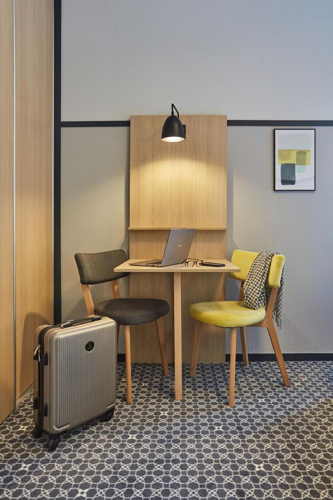 Appart'Hotel Odalys City - Bioparc Lyon Est Bagian luar foto