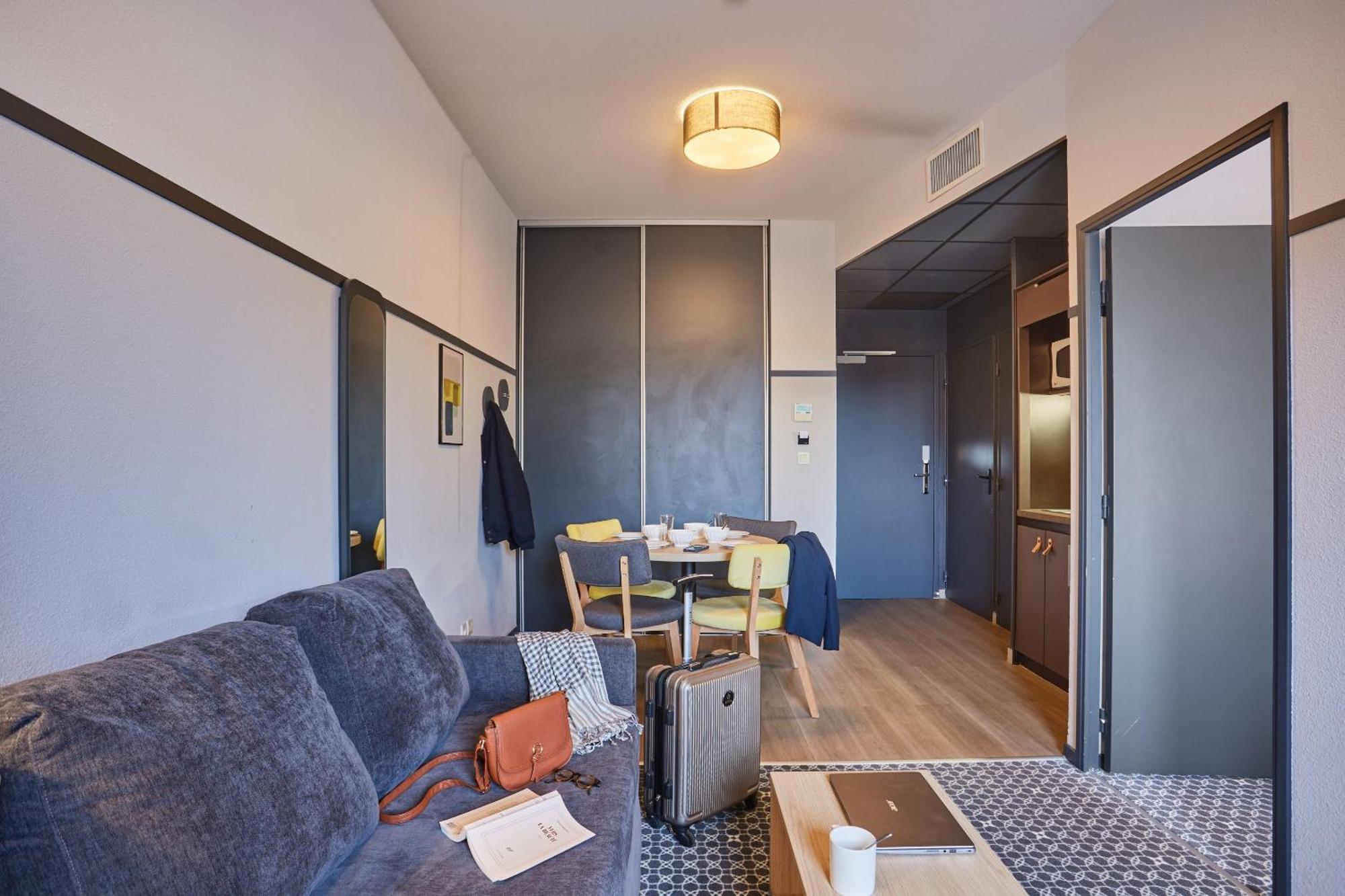Appart'Hotel Odalys City - Bioparc Lyon Est Bagian luar foto