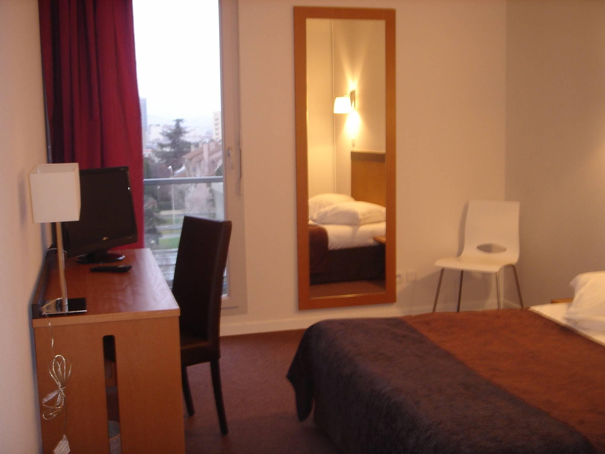Appart'Hotel Odalys City - Bioparc Lyon Est Ruang foto