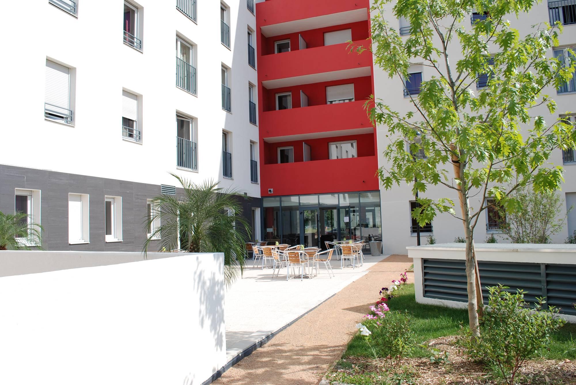 Appart'Hotel Odalys City - Bioparc Lyon Est Bagian luar foto
