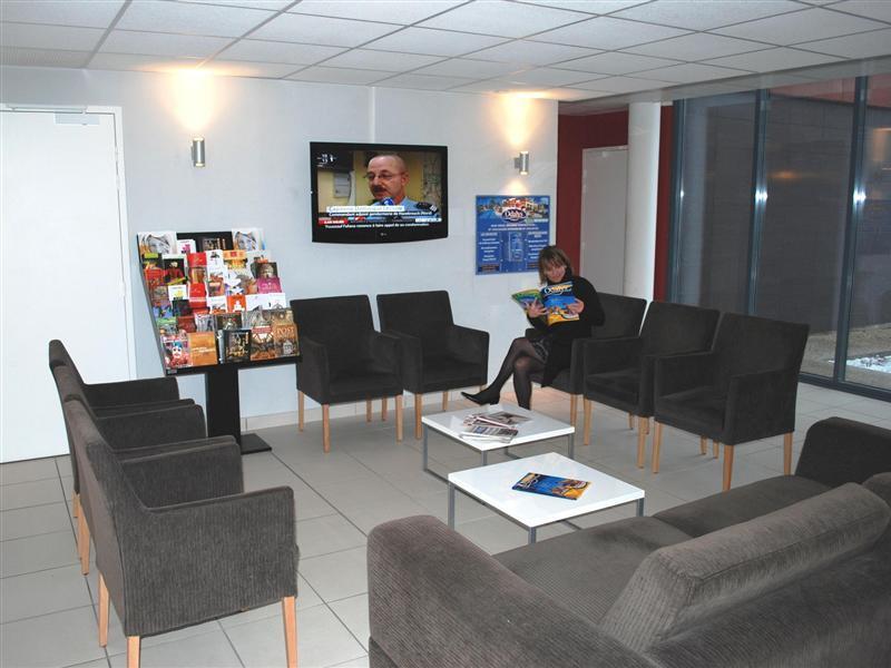 Appart'Hotel Odalys City - Bioparc Lyon Est Bagian luar foto