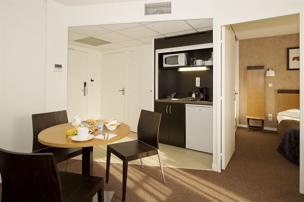 Appart'Hotel Odalys City - Bioparc Lyon Est Ruang foto