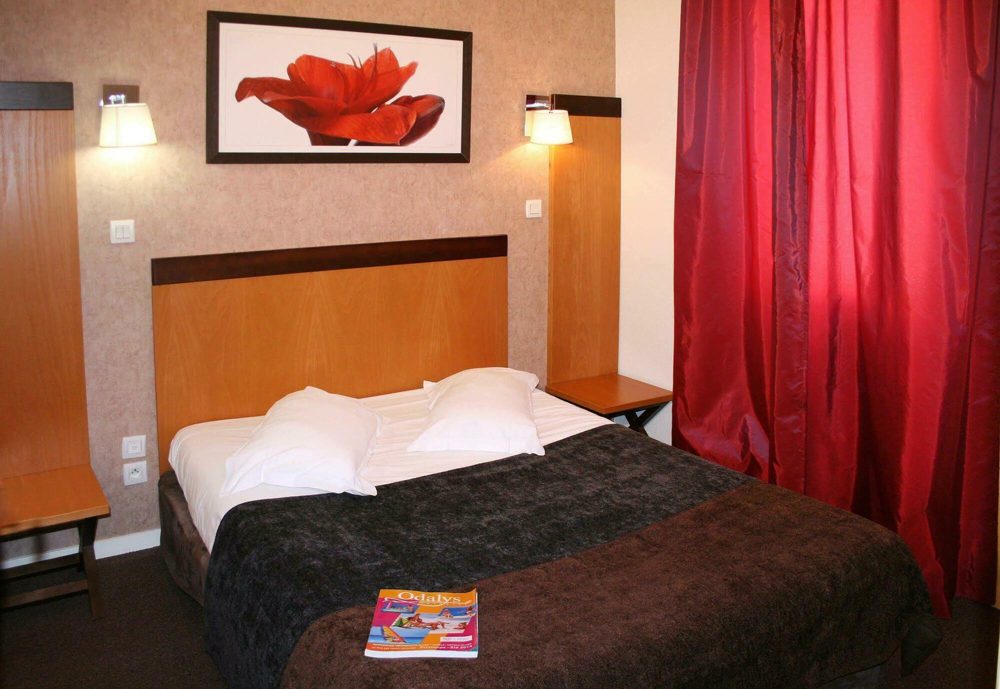 Appart'Hotel Odalys City - Bioparc Lyon Est Bagian luar foto